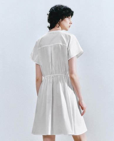  URBAN REVIVO - Đầm midi cổ V tay ngắn Skater 