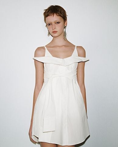  URBAN REVIVO - Đầm hai dây mini cổ vuông phối bèo 