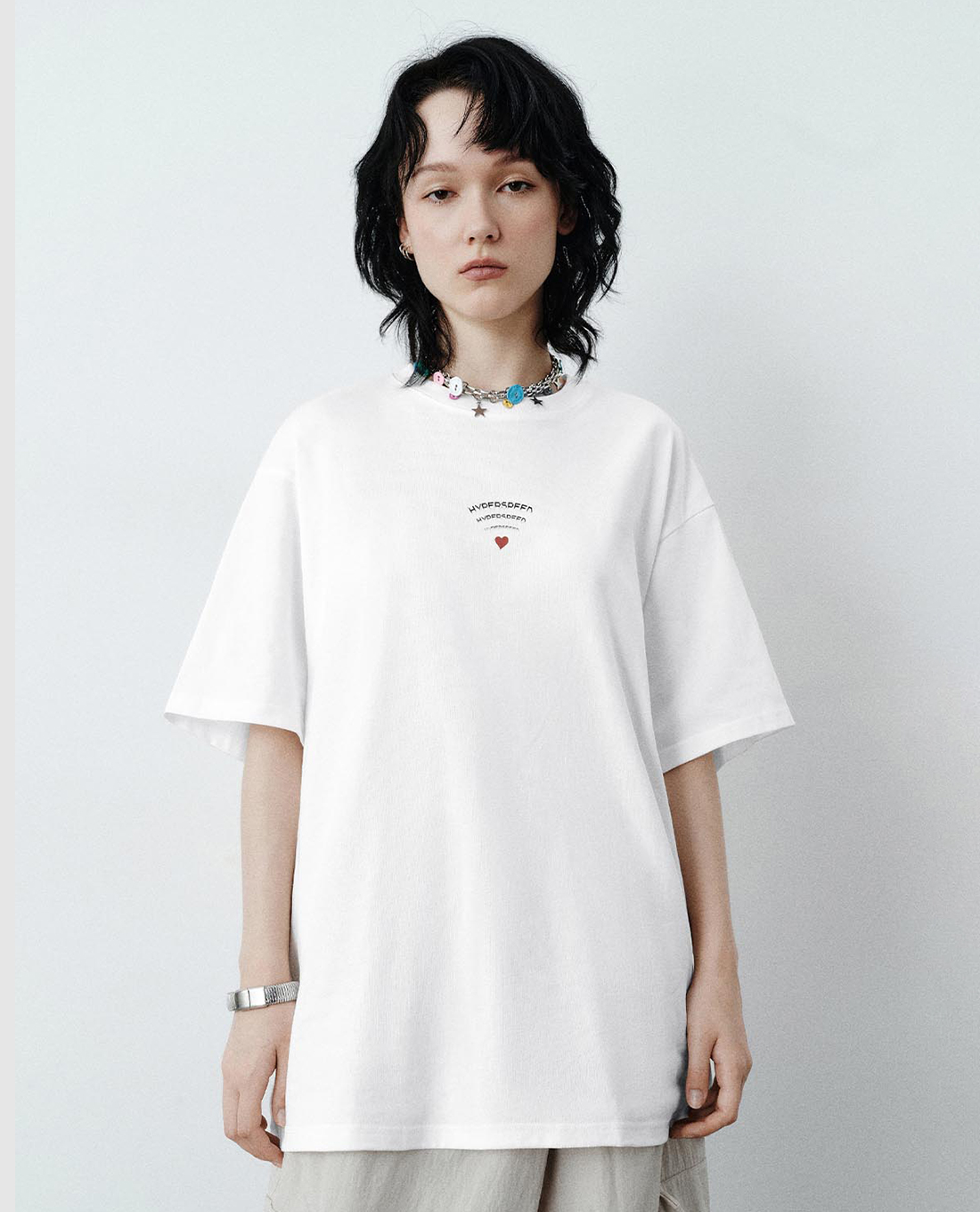 URBAN REVIVO - Áo thun nữ cổ tròn tay ngắn in chữ