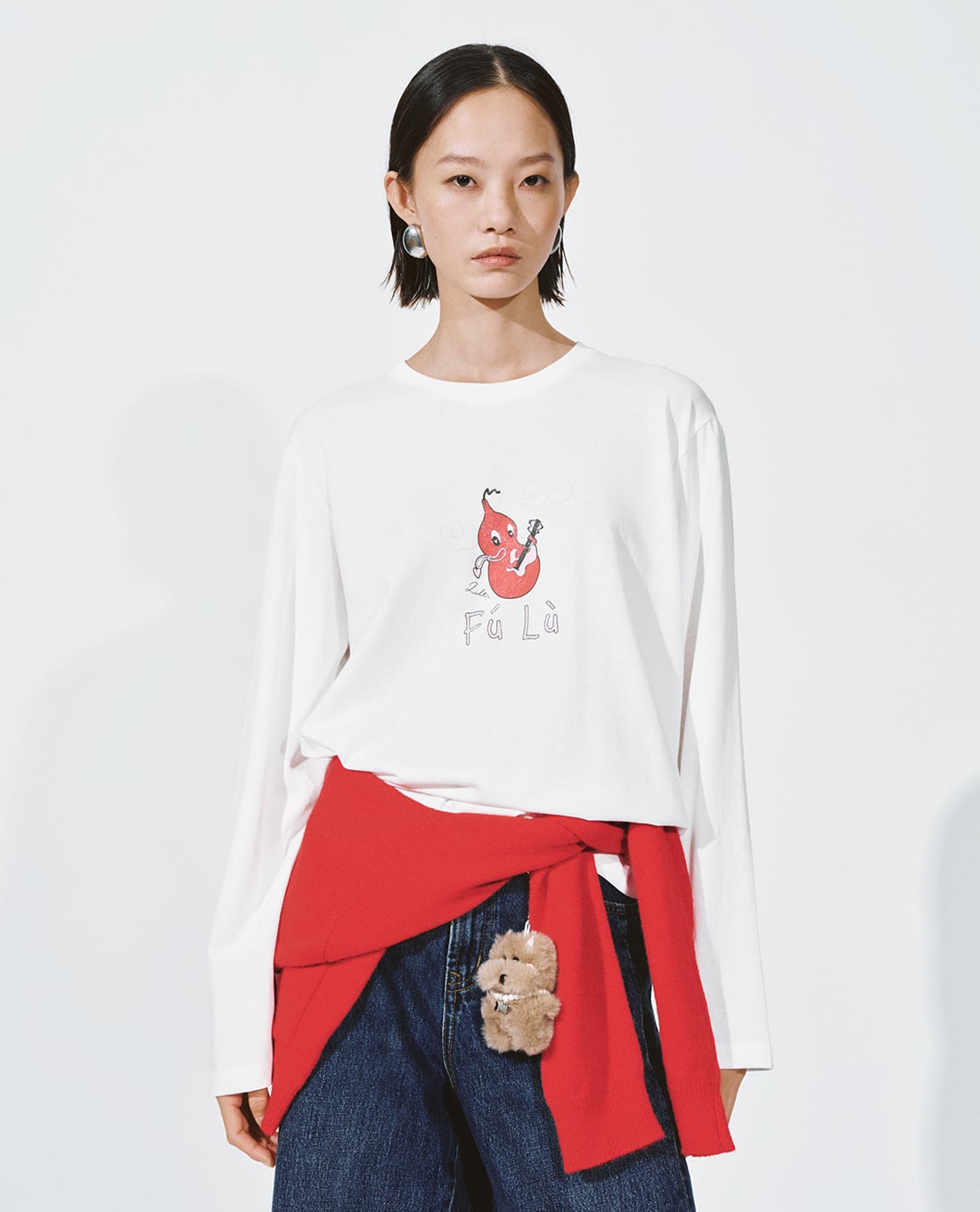 URBAN REVIVO - Áo thun nữ cổ tròn tay dài in họa tiết