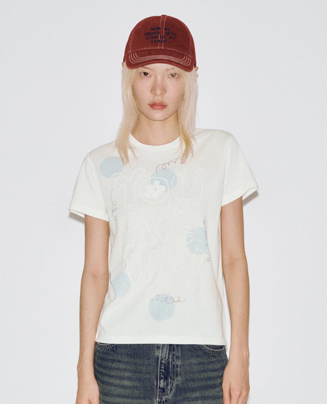 URBAN REVIVO - Áo thun nữ cổ tròn tay ngắn in họa tiết