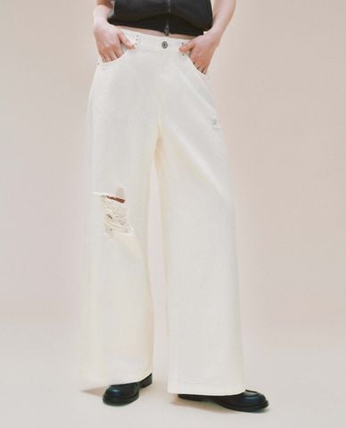  URBAN REVIVO - Quần jeans nữ ống rộng rách gối 