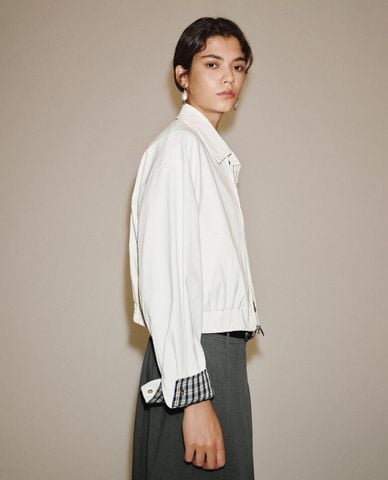  URBAN REVIVO - Áo khoác croptop nữ cổ bẻ sọc caro 