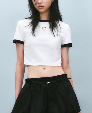  URBAN REVIVO - Áo croptop nữ cổ tròn tay ngắn phom ôm 