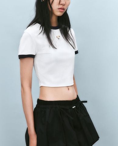  URBAN REVIVO - Áo croptop nữ cổ tròn tay ngắn phom ôm 