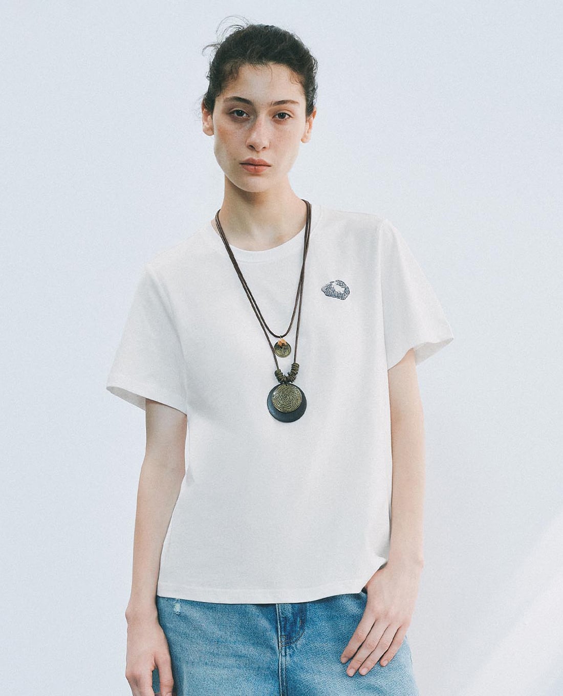 URBAN REVIVO - Áo thun nữ cổ tròn tay ngắn phối họa tiết