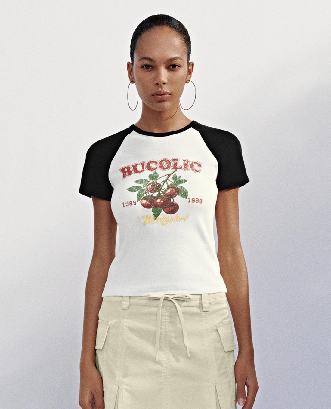 URBAN REVIVO - Áo croptop nữ cổ tròn tay ngắn Printed