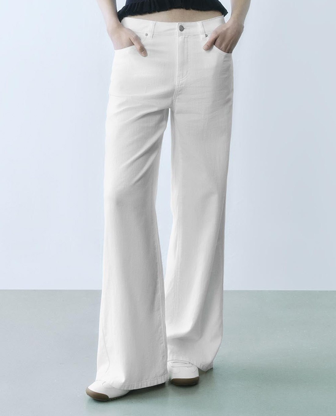 URBAN REVIVO - Quần jeans nữ ống rộng phong cách tối giản