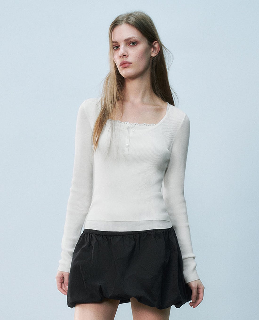 URBAN REVIVO - Áo dệt kim nữ cổ vuông tay dài viền ren