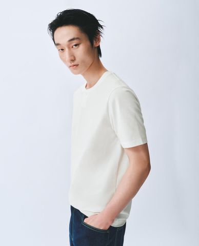  URBAN REVIVO - Áo thun nam cổ tròn tay ngắn phối nút 