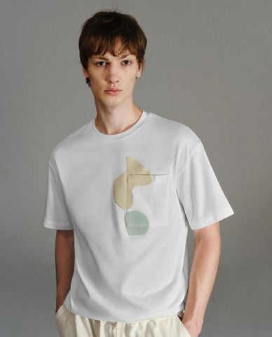  URBAN REVIVO - Áo thun nam cổ tròn tay ngắn phối túi 