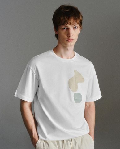  URBAN REVIVO - Áo thun nam cổ tròn tay ngắn phối túi 