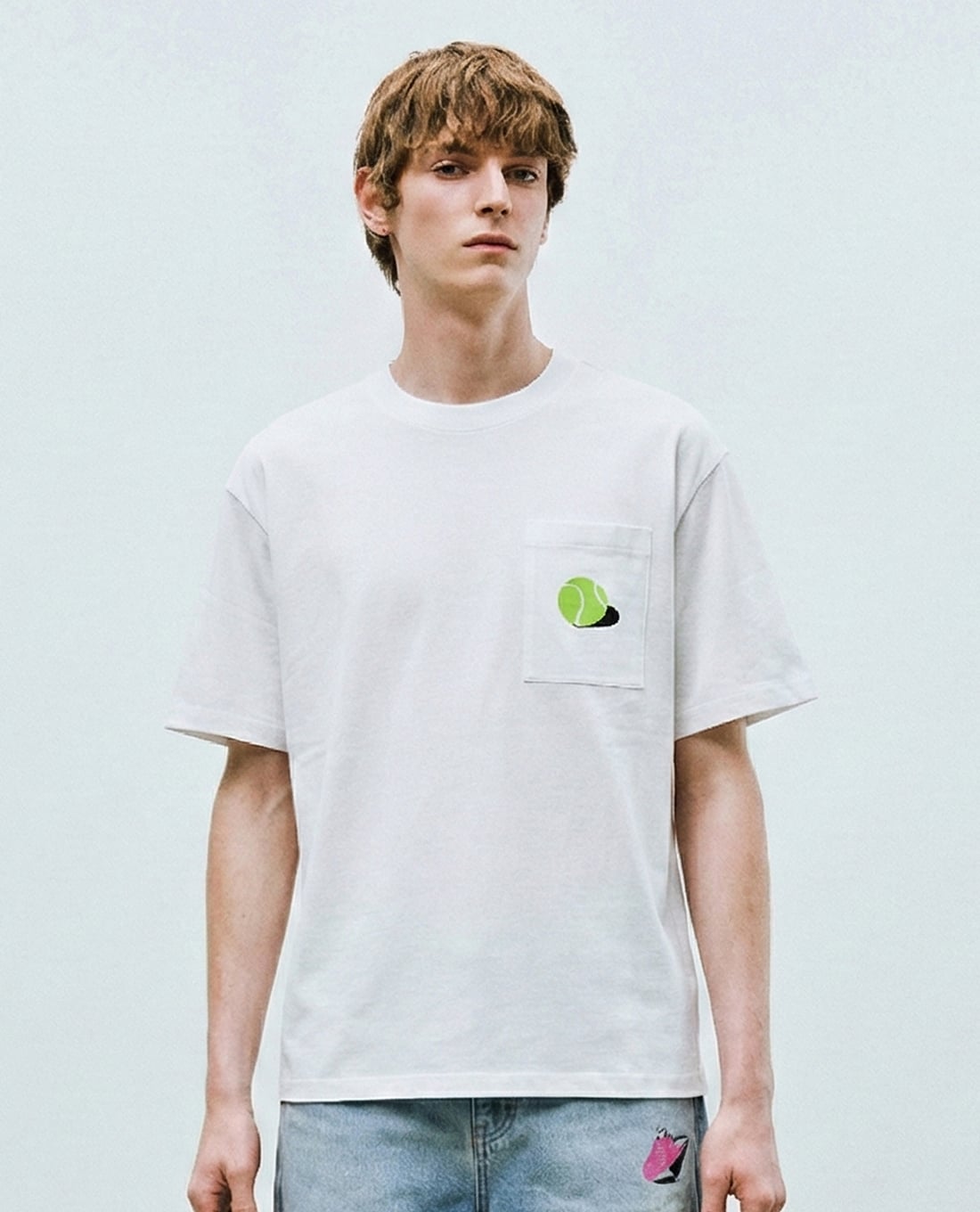 URBAN REVIVO - Áo thun nam cổ tròn tay ngắn phối túi