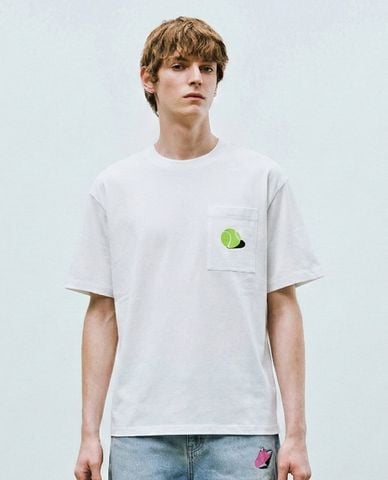  URBAN REVIVO - Áo thun nam cổ tròn tay ngắn phối túi 