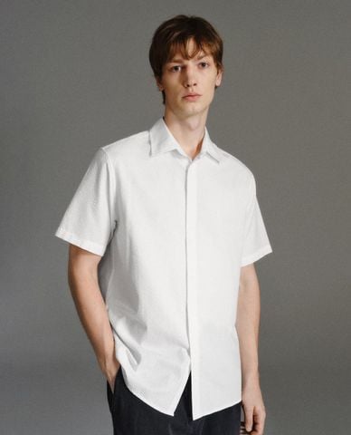  URBAN REVIVO - Áo sơ mi nam cổ bẻ tay ngắn 