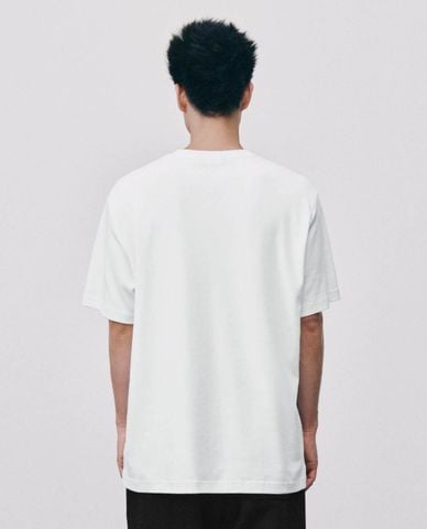  URBAN REVIVO - Áo thun nam cổ tròn tay ngắn thêu patch 