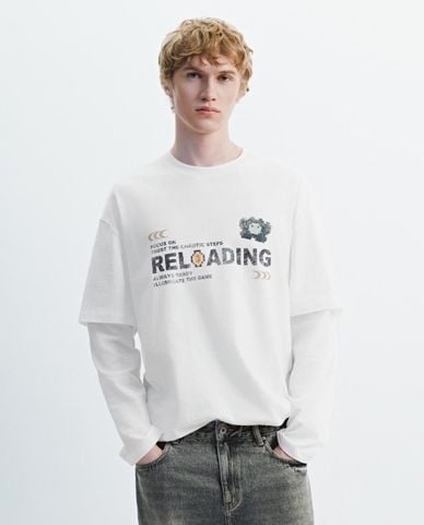  URBAN REVIVO - Áo thun nam cổ tròn tay dài in họa tiết 