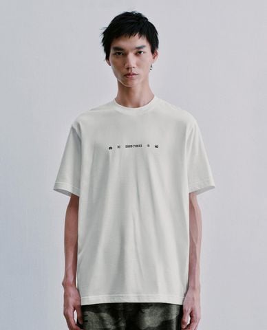  URBAN REVIVO - Áo thun nam cổ tròn tay ngắn in chữ 