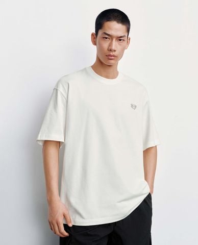  URBAN REVIVO - Áo thun nam cổ tròn tay ngắn in hình 