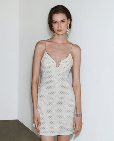  URBAN REVIVO - Đầm hai dây mini cổ V đính đá 