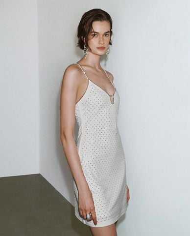  URBAN REVIVO - Đầm hai dây mini cổ V đính đá 