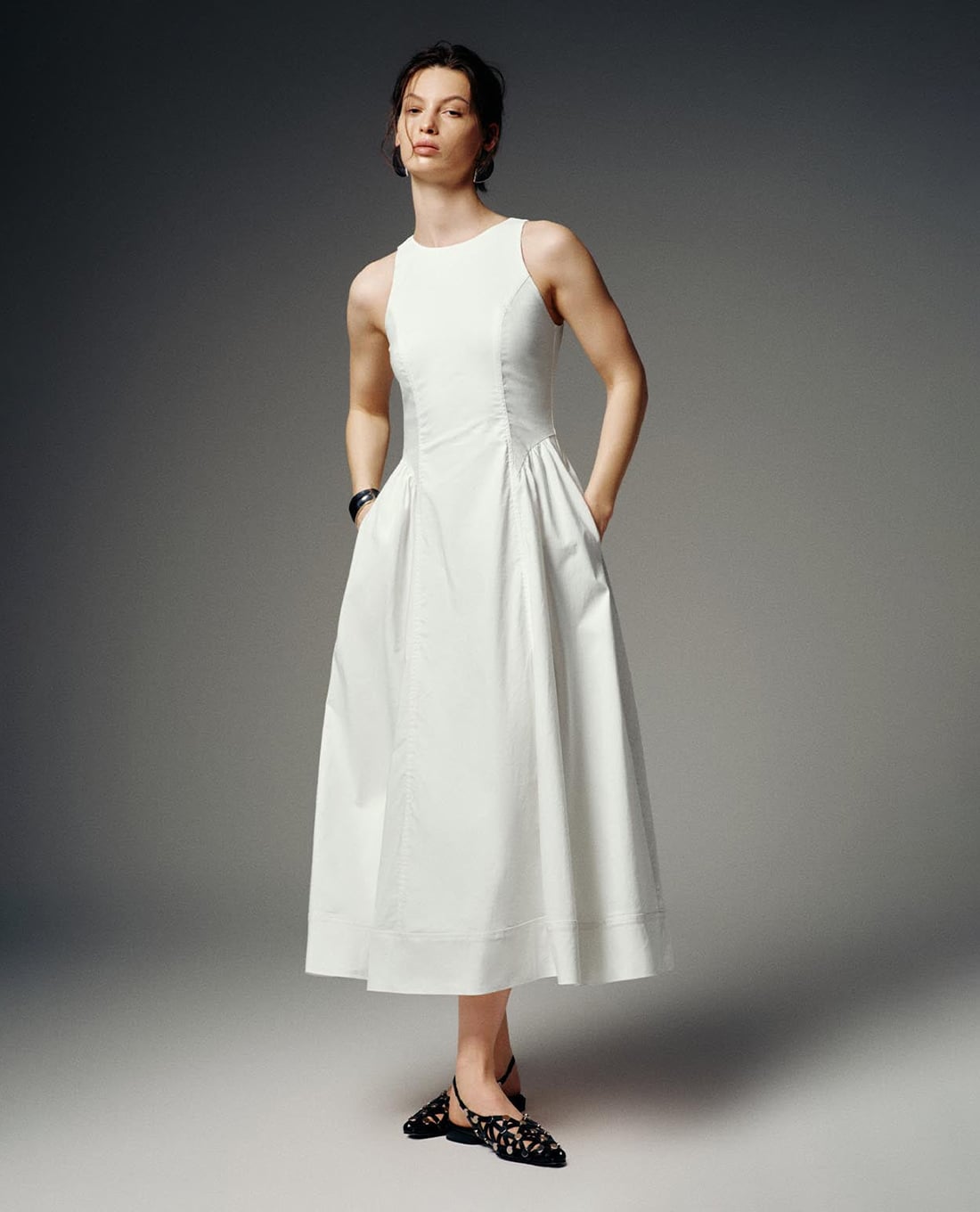 URBAN REVIVO - Đầm sát nách midi cổ tròn dáng xoè