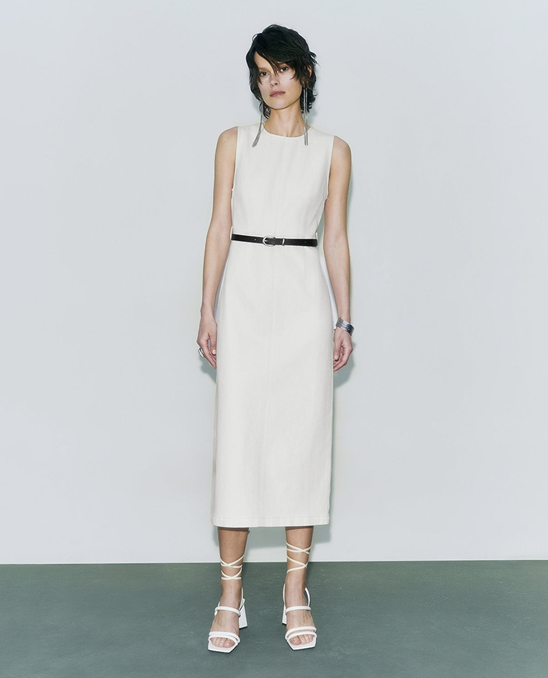 URBAN REVIVO - Đầm sát nách midi phối thắt lưng