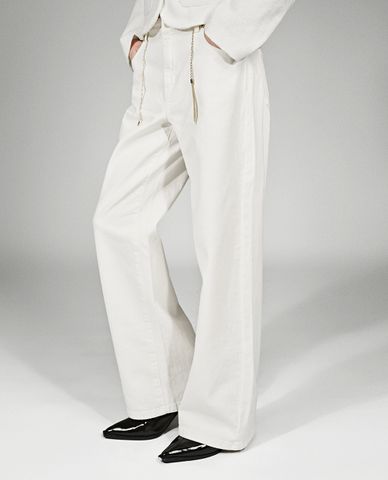  URBAN REVIVO - Quần jeans nữ ống rộng phối thắt lưng 