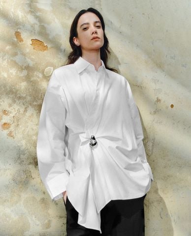  URBAN REVIVO - Áo kiểu nữ cổ bẻ tay dài vạt chéo 