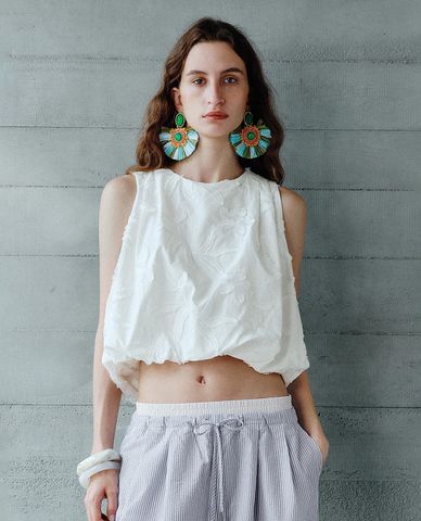  URBAN REVIVO - Áo sát nách nữ dáng phồng phối hoa văn 