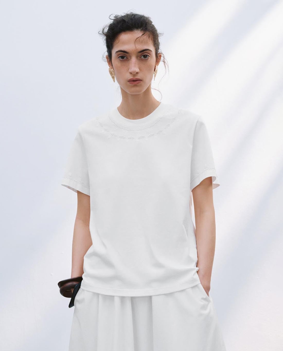 URBAN REVIVO - Áo thun nữ cổ trò tay ngắn dệt viền