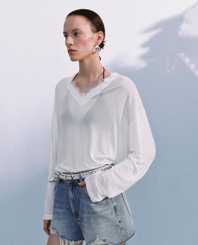  URBAN REVIVO - Áo kiểu nữ cổ V tay dài xuyên thấu 