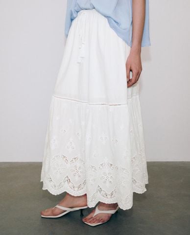  URBAN REVIVO - Chân váy xếp tầng midi phối ren 