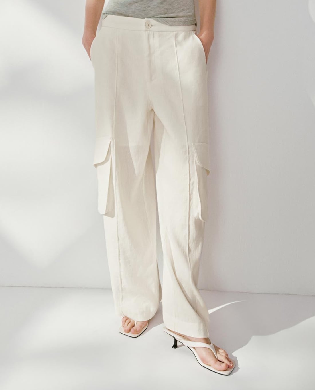 URBAN REVIVO - Quần nữ ống rộng phối túi hộp