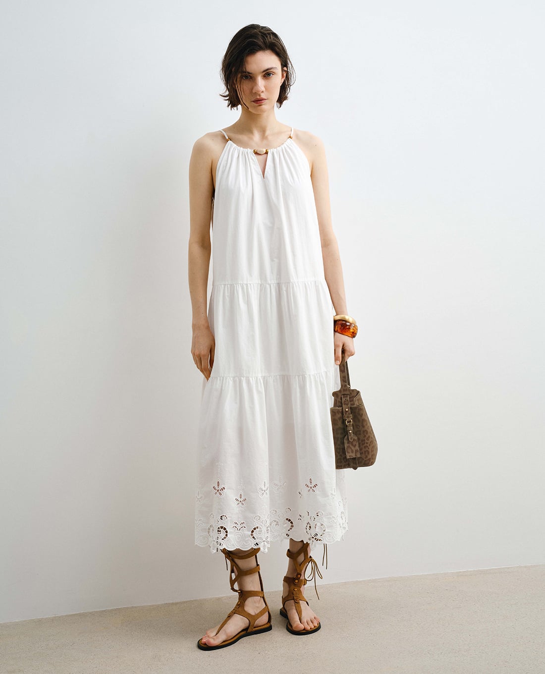 URBAN REVIVO - Đầm sát nách midi xếp tầng viền ren