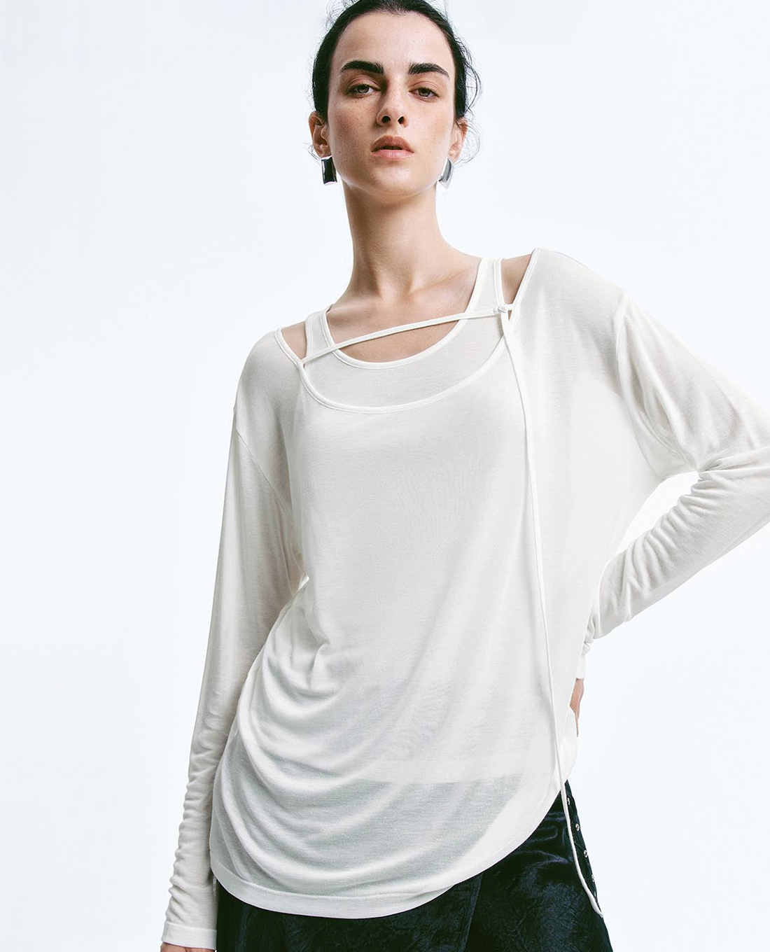 URBAN REVIVO - Áo kiểu nữ cổ tròn tay dài 2 In 1