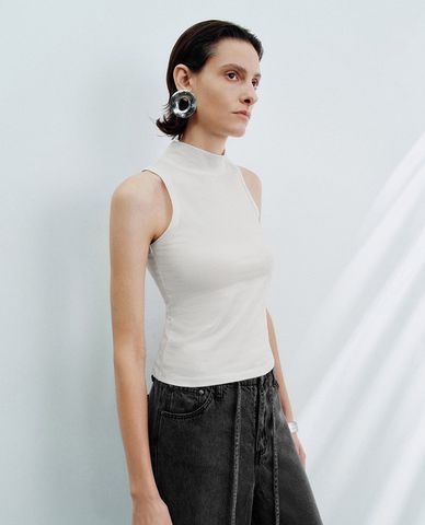  URBAN REVIVO - Áo sát nách nữ cổ cao phom ôm 