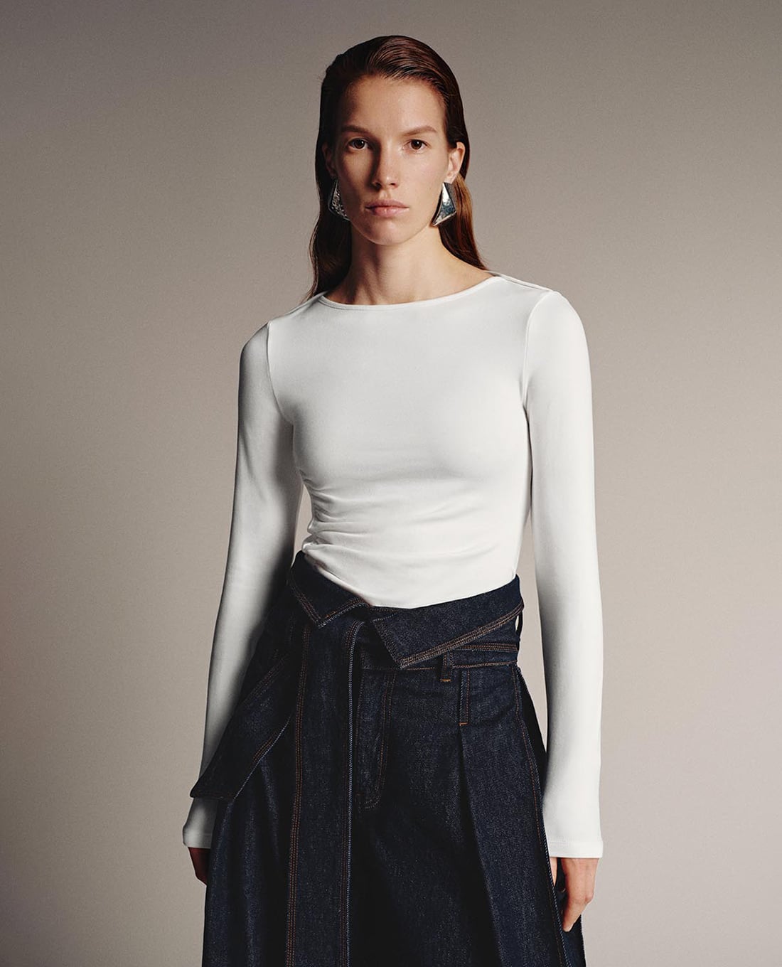 URBAN REVIVO - Áo kiểu nữ cổ tròn tay dài xếp nếp