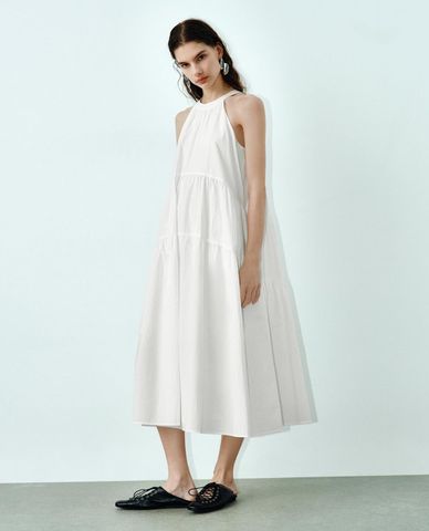  URBAN REVIVO - Đầm sát nách midi cổ yếm xếp tầng 