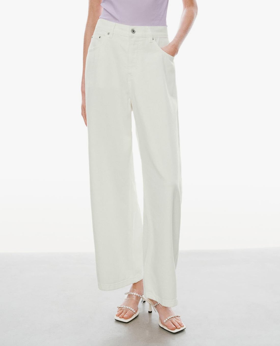 URBAN REVIVO - Quần jeans nữ ống đứng thời trang