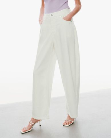  URBAN REVIVO - Quần jeans nữ ống đứng thời trang 