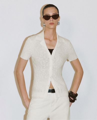  URBAN REVIVO - Áo dệt kim nữ cổ bẻ phom ôm 