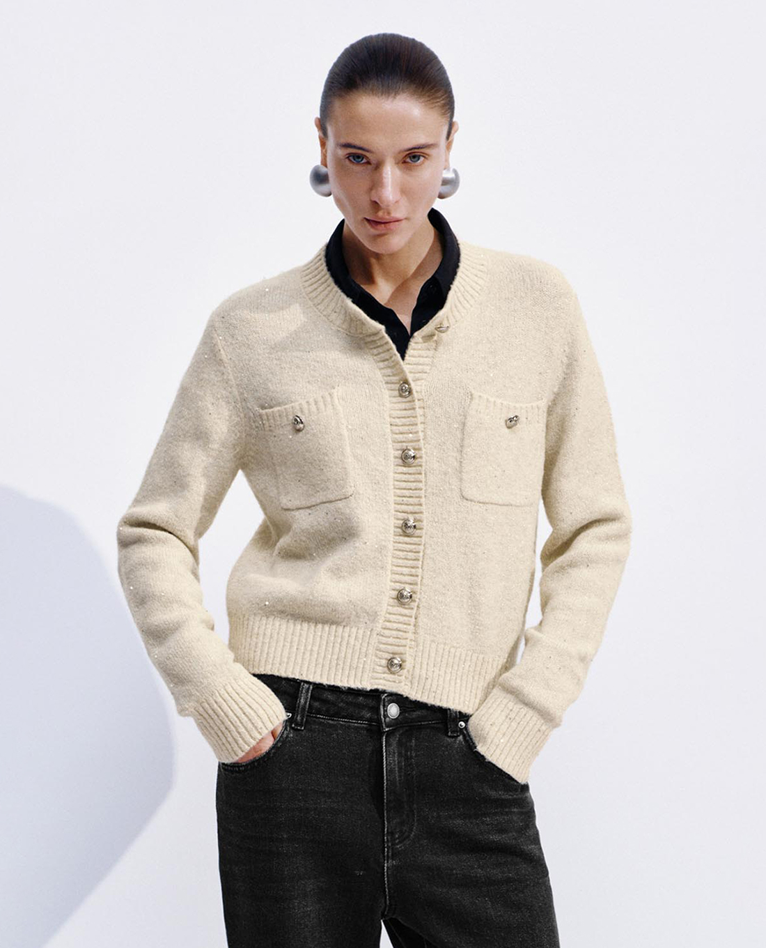 URBAN REVIVO - Áo khoác cardigan nữ đính nút kim loại