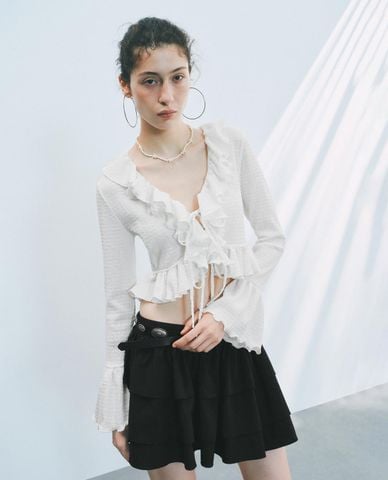  URBAN REVIVO - Áo kiểu nữ cổ V tay dài phối bèo nhún 