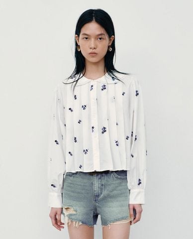  URBAN REVIVO - Áo sơ mi nữ cổ ren tay dài thêu hoa 