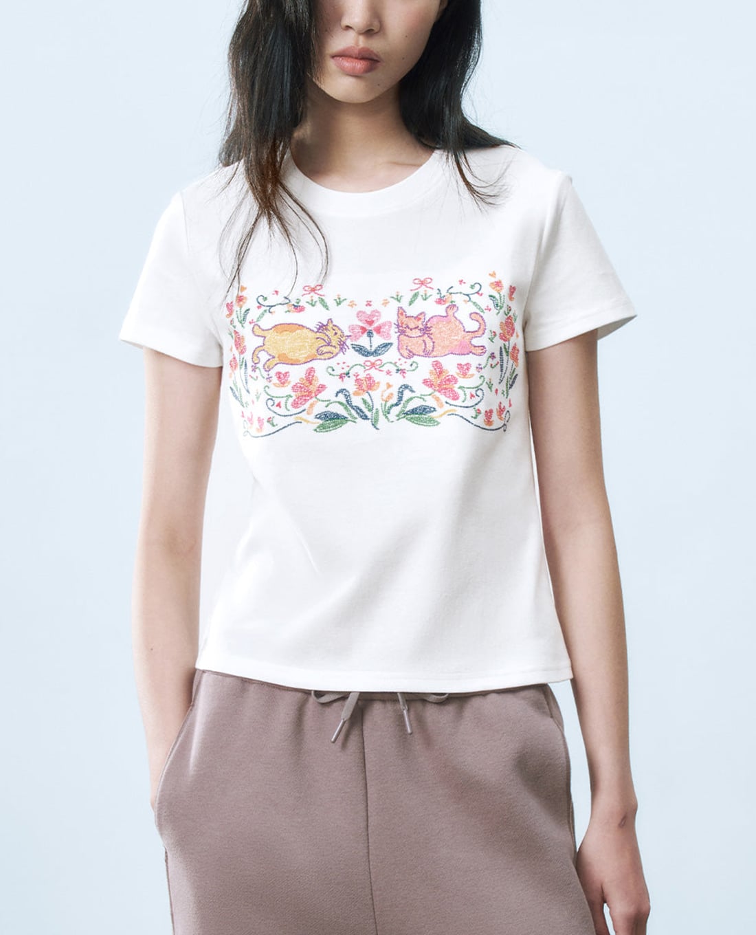 URBAN REVIVO - Áo thun nữ cổ tròn tay ngắn in họa tiết