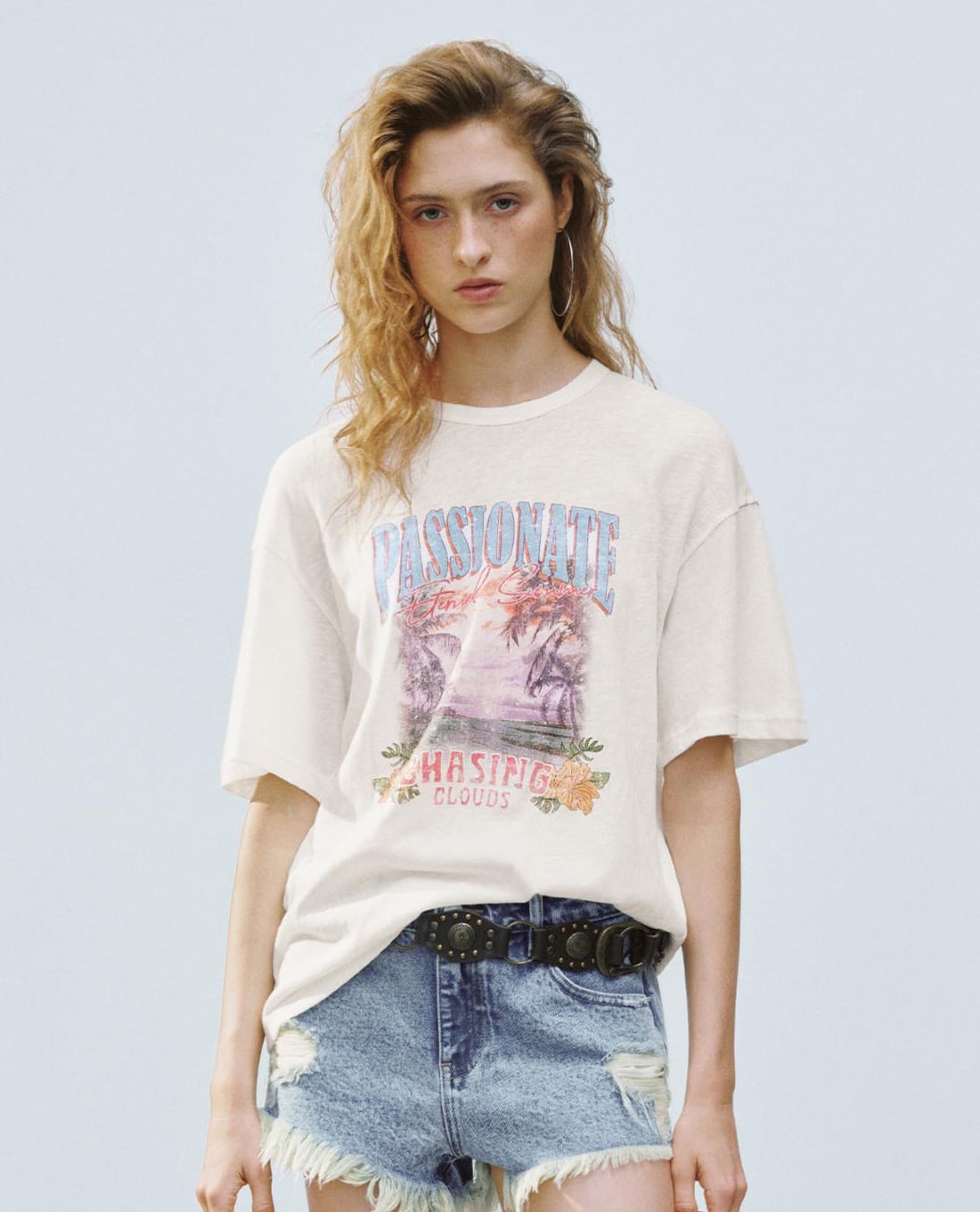 URBAN REVIVO - Áo thun nữ cổ tròn tay ngắn in họa tiết