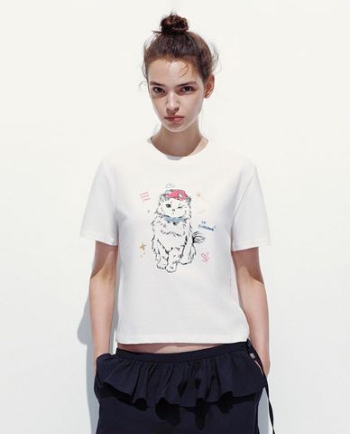  URBAN REVIVO - Áo thun nữ cổ tròn tay ngắn in họa tiết 