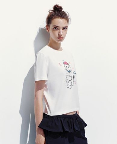  URBAN REVIVO - Áo thun nữ cổ tròn tay ngắn in họa tiết 