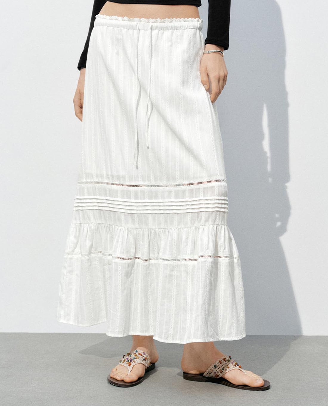 URBAN REVIVO - Chân váy chữ A midi lưng thun viền ren